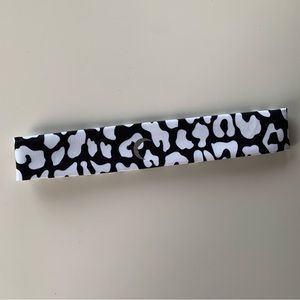 NWT - black and white stretchy headband